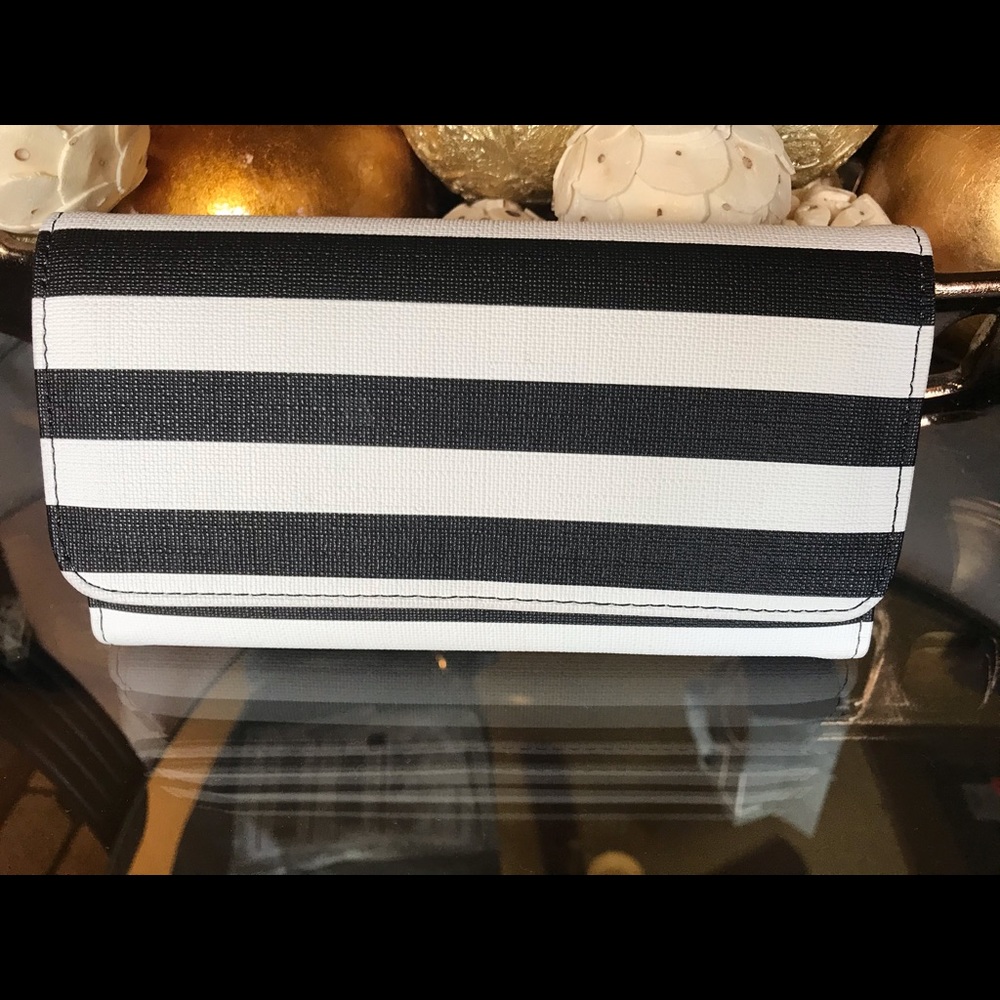 Black and white Kut from the Kloth wallet